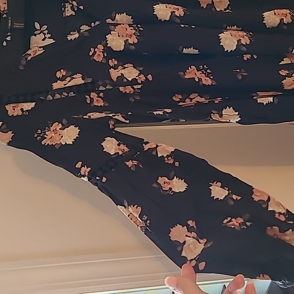 🔶️5 for $30🔶️ Black Boho Floral Crochet Neckline Balloon Long Sleeve Dress - Picture 5 of 6